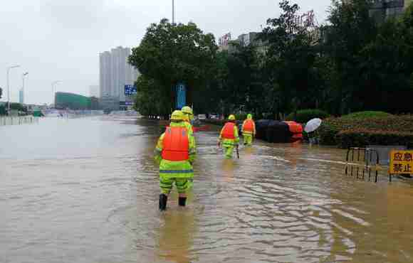 闻“汛”而动 风雨同舟——九游老哥J9俱乐部官网管网全力投入防汛抗洪工作